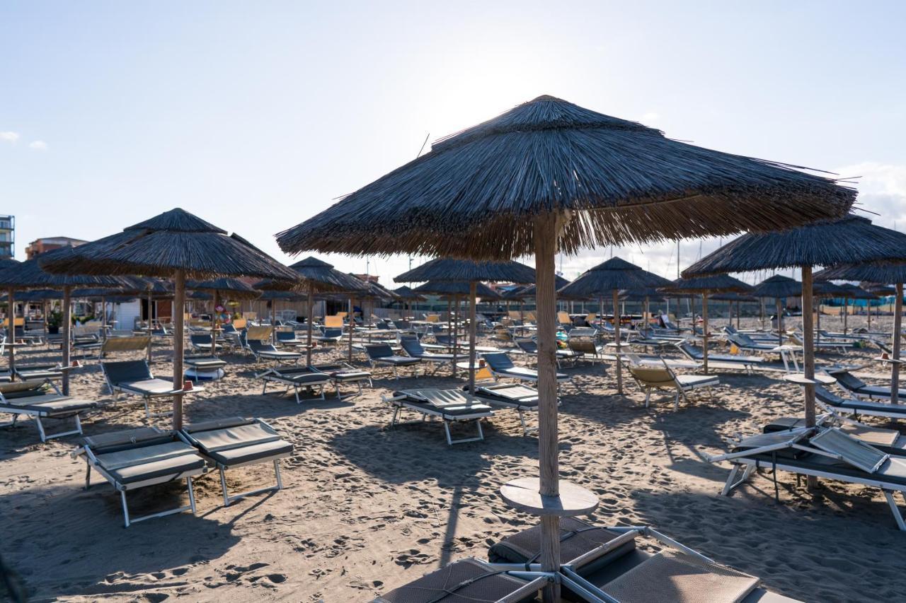 Lola Piccolo Hotel E Appartamenti Marina di Grosseto Exterior foto