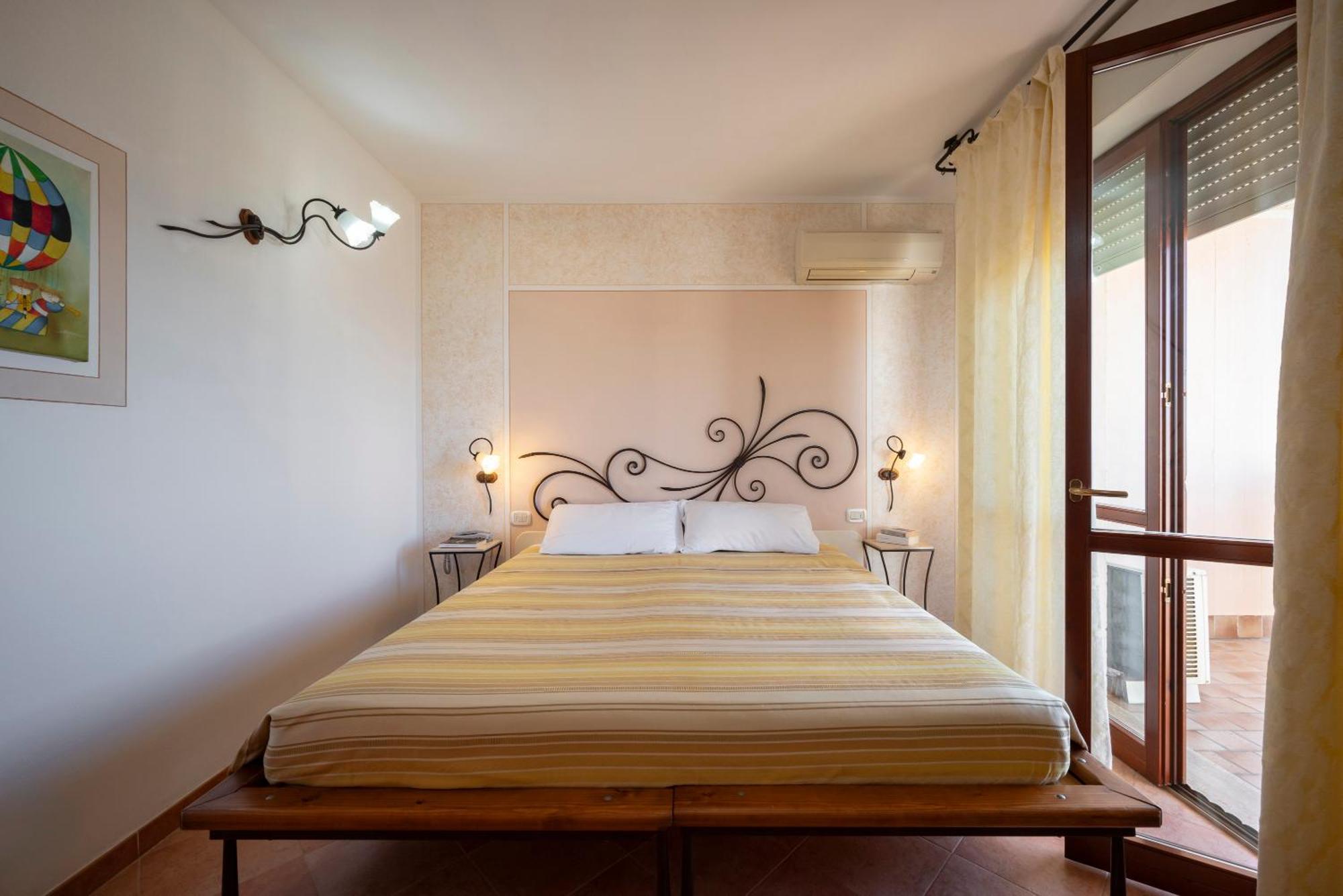 Lola Piccolo Hotel E Appartamenti Marina di Grosseto Exterior foto