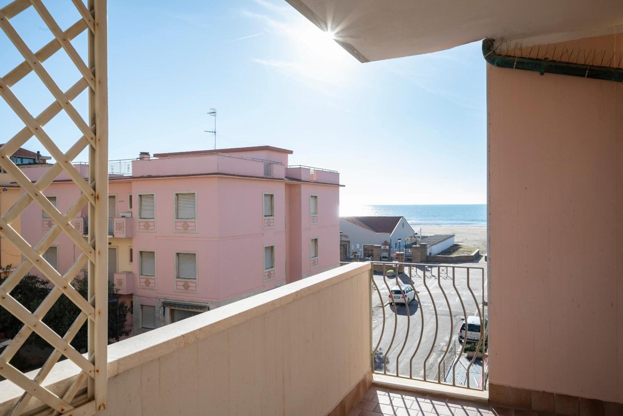 Lola Piccolo Hotel E Appartamenti Marina di Grosseto Exterior foto