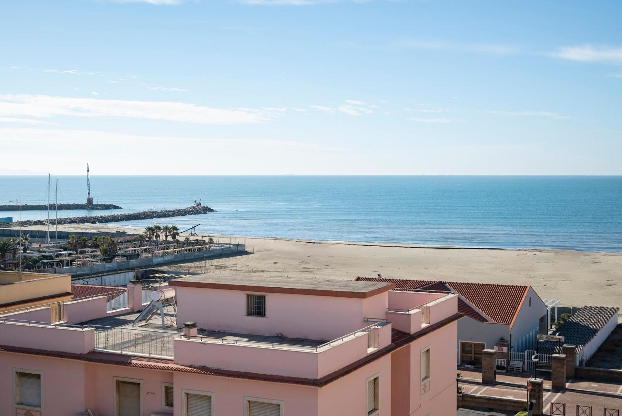 Lola Piccolo Hotel E Appartamenti Marina di Grosseto Exterior foto