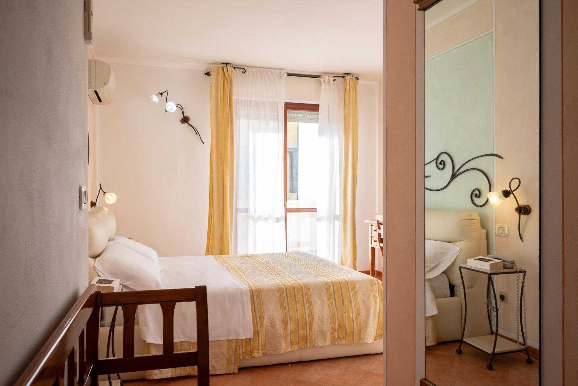Lola Piccolo Hotel E Appartamenti Marina di Grosseto Exterior foto