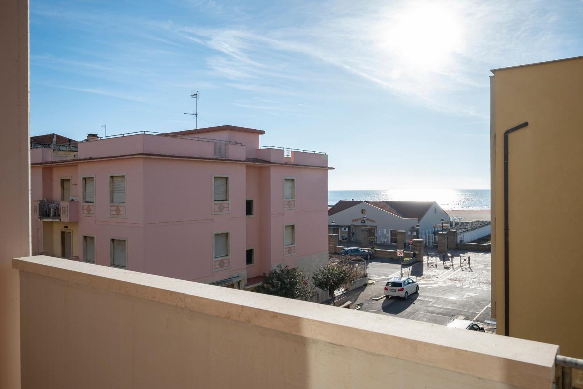 Lola Piccolo Hotel E Appartamenti Marina di Grosseto Exterior foto